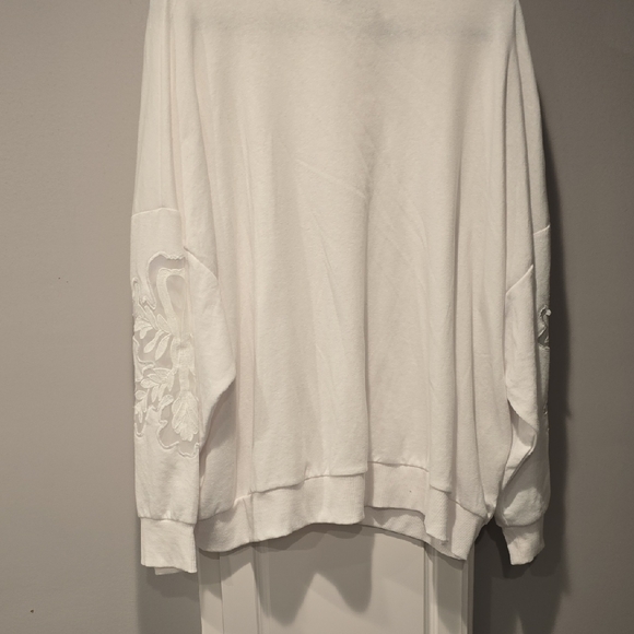 Chic White Embroidered Women's Sweatshirt - Picture 4 of 4
